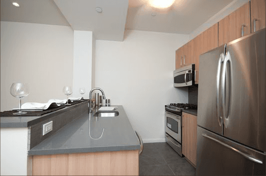 Immaculate Corner 3 Bedroom 2 Bath on the 7th Floor in Marvelous Upper West Side Hi-rise!! Full-Service Building!! Washer/Dryer in Unit!! Amenities Galore!! Call or Email NOW!!