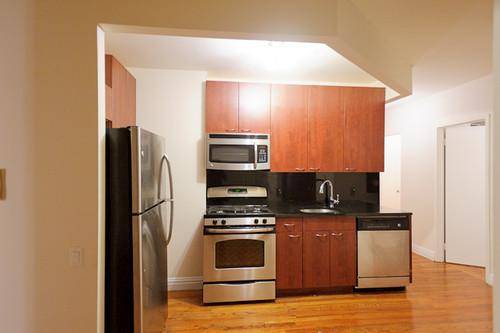 $3,495 Luxury 2 Bedroom in Murray Hill with Balcony!