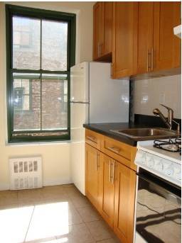 Seperate Bedroom ** Two Room Studio ** Good Closet Space * *Upper East Side