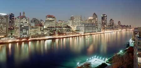 Condominium in LIC with great water view - 2 Bedroom 2 Bath