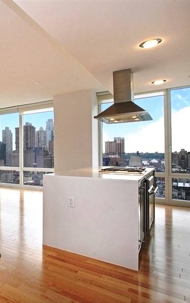 “The Platinum” Midtown West *****Corner unit !2bed 2bath Modern/Contemporary/High-End new Condo – River view!! Must See!