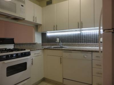 Chelsea/ 1BED- DINNING ALCOVE/ CENTRAL AC/ Floor to CIG windows / Fitness Room/ Laundry/ Rooftop Deck
