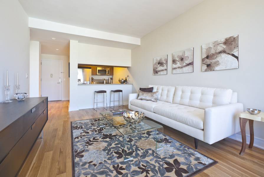 Chelsea/ Gorgeous STUDIO/Floor to Cig Windows/ Central AIR& HEAT/WASHER&DRYER 