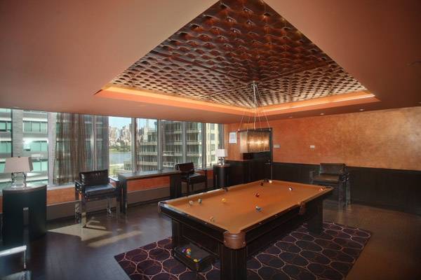 Affordable 2 Bedroom in LIC with views! No Broker Fee.