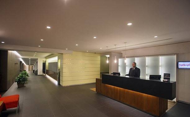 1 BED Apt with DOORMAN...GYM...ROOFTOP DECK!! **MIDTOWN WEST** 