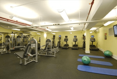 STUNNING 3BEDROOMS,2BATH,FULL SERVICE DOORMAN BUILDING,GREAT LOCATION,E27 st/3rd Ave,