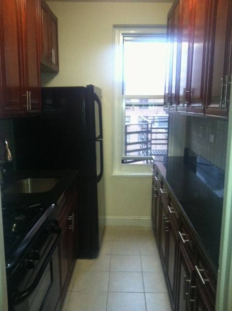 SUPER SPACIOUS GUT RENOVATED 2 EXPOSURES HI CEILINGS CORNER STUDIO PRIME CHELSEA 
