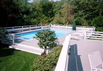 East Hampton's Comtemporary One Acre Home