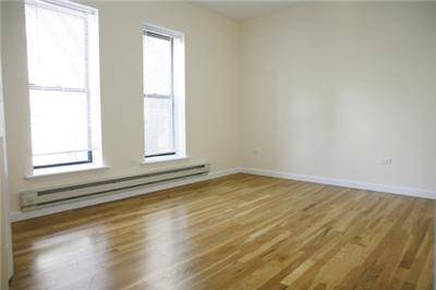 Newly Renovated Queen Size One Bedroom With Stainless Steel Appliances