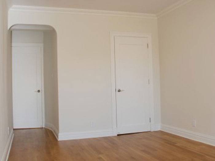 Fabulous Studio in Luxury Building, Unbeatable Upper East Location !!