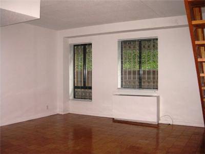 NO FEE Massive Luxury Duplex with 1.5 baths