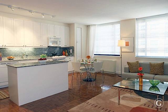 **STUNNING 3 BEDROOMS ~ 2 BATHROOMS IN BATTERY PARK CITY FOR RENT**WASHER ~ DRYER**24 HR. DOORMAN**CONCIERGE**FITNESS FACILITY**CHILDREN'S PLAYROOM**SHOWING TONIGHT!**