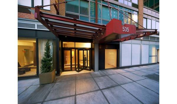 LUXURY ONE BEDROOM IN THE HEART OF CHELSEA’S GALLERY DISTRICT. RICH DETAILS, BEAUTIFULLY LANDSCAPED ROOFDECK, GYM, PET FRIENDLY.