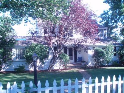4 BEDROOM COTTAGE IN EAST HAMPTON