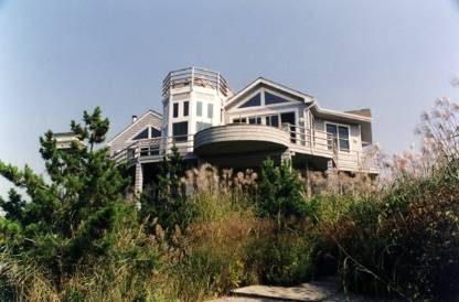 SAND CASTLE WITH OCEAN VIEWS - HAMPTONS RENTAL WITH OCEAN VIEWS