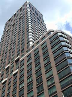 Riverside Bvld - 2 Bedroom / 2 bathroom - Luxury Full Service Building - High ceilings, Washer/Dryer in unit