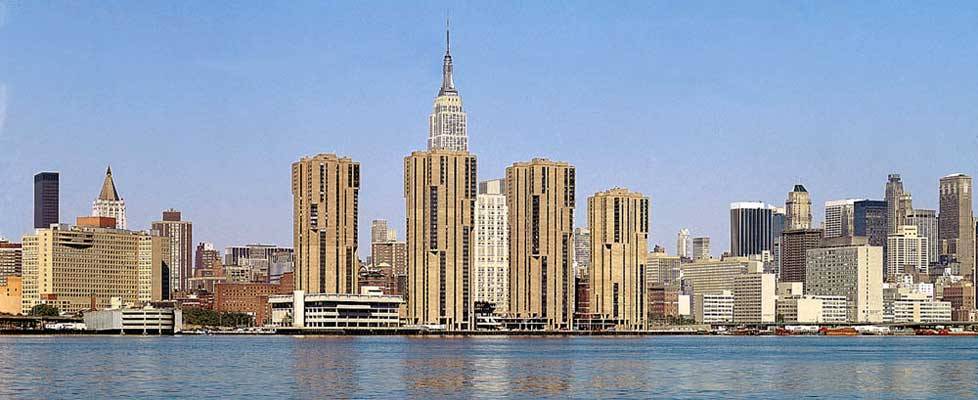 MANHATTAN APARTMENT WORLD CLASS COMMUINTY SMALL TOWN LIVING BIG CITY AMENITIES SPECTACULAR VIEWS FULL SERVICE NO FEE CONVERTABLE THREE