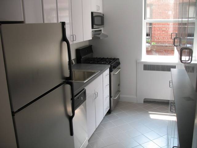 Beautiful Newly Renovated 3 Bedroom 2 Bathroom Apartment Located in Midtown West, 24hr. Doorman, Elevator,FEE
