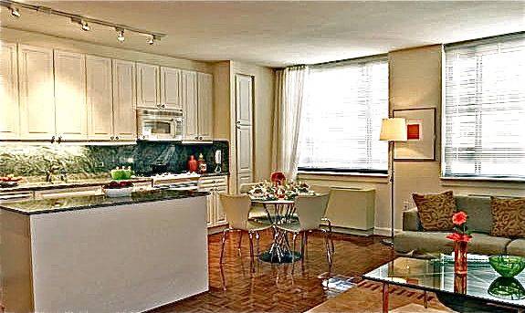 3 BEDROOM / 3BATH/LOFT CEILINGS -  WITH INCREDIBLE VIEWS! OVER-SIZED WINDOWED KITCHEN! W/D! A GREAT HOME!