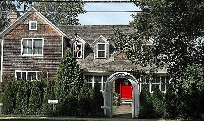 EAST HAMPTON VILLAGE-6 BEDROOM