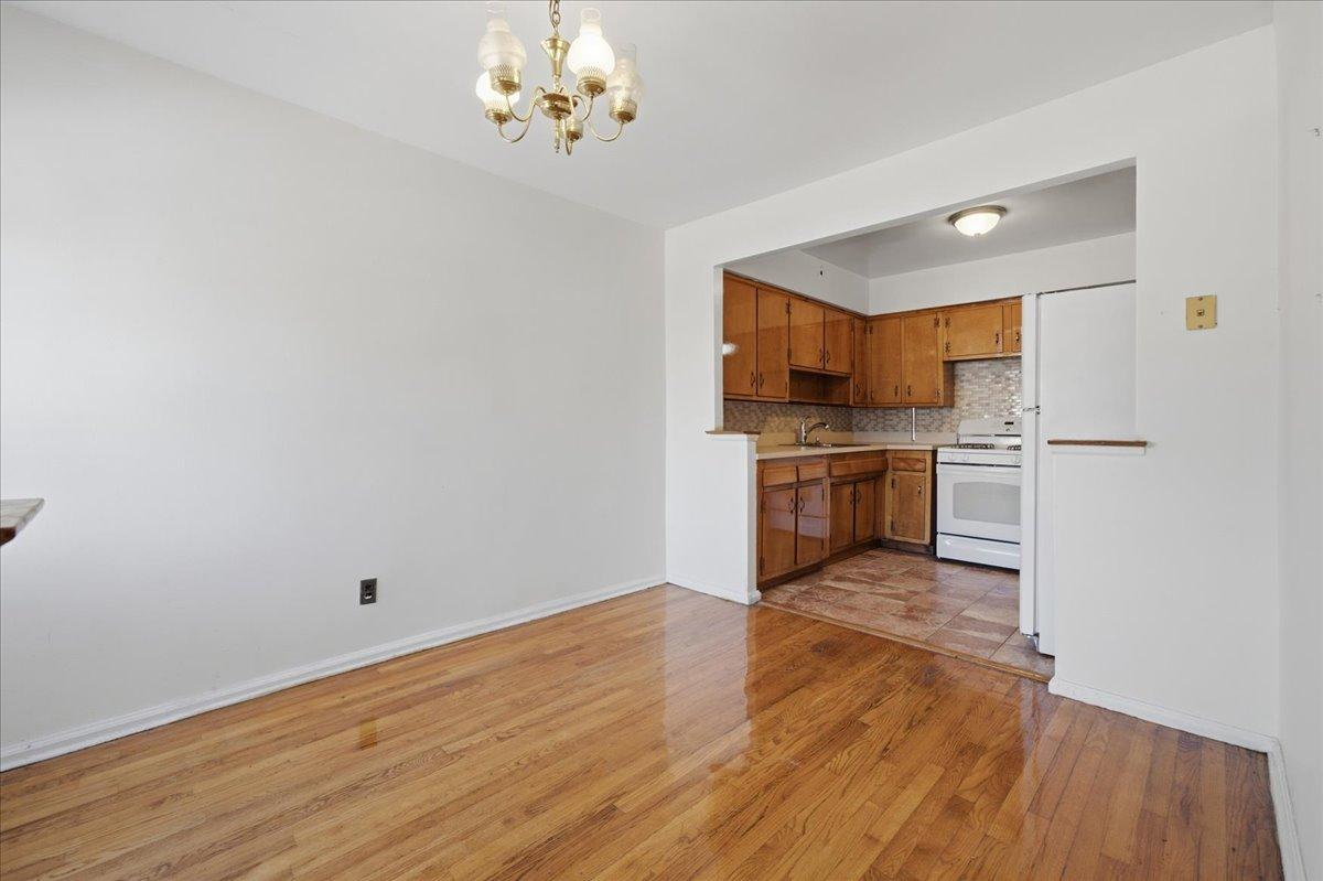 1058 East 211th Street Williamsbridge Bronx NY 10469
