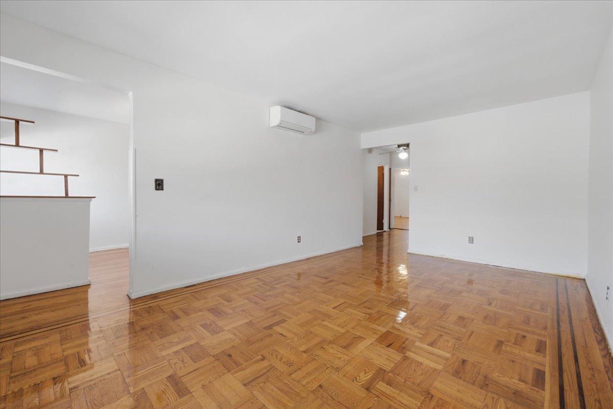 1058 East 211th Street Williamsbridge Bronx NY 10469
