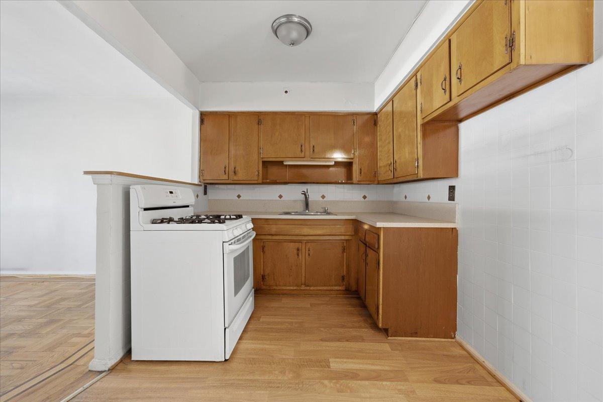 1058 East 211th Street Williamsbridge Bronx NY 10469