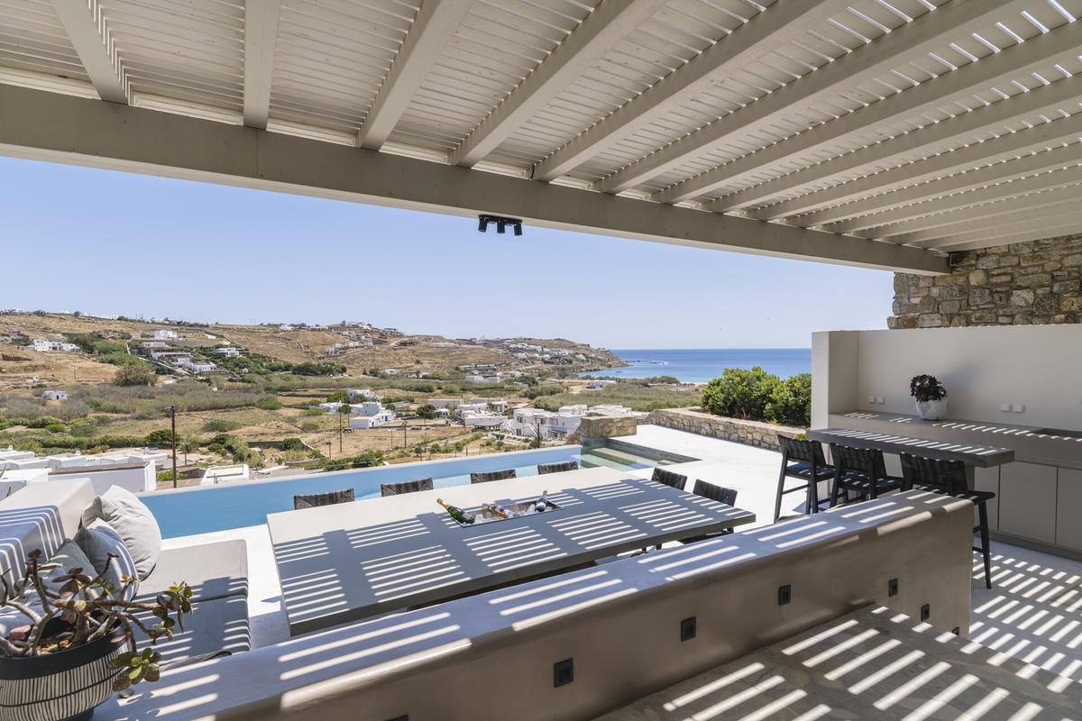 Villa Aqua Ridge to rent in Mykonos - Swimming Pool & Outdoor Lounge Area