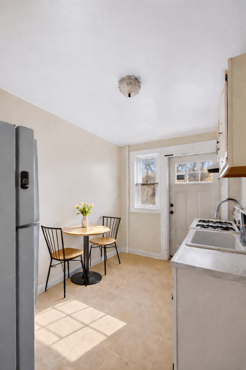 2nd Floor Eat-in Kitchen