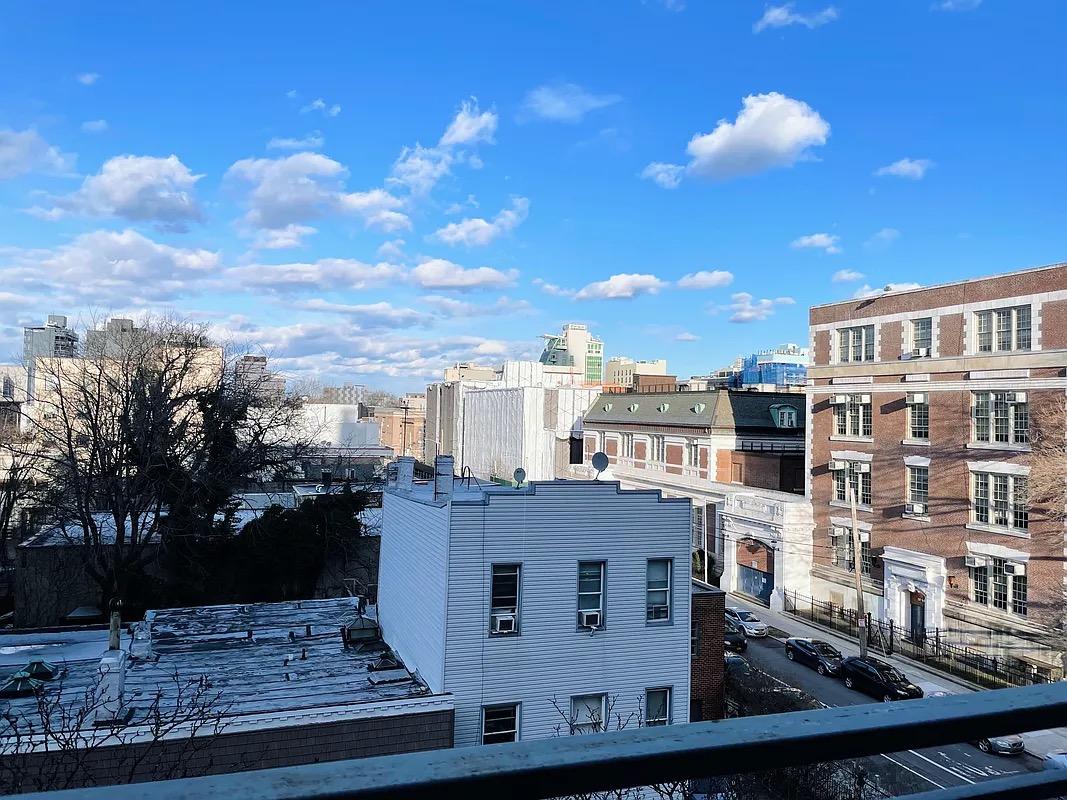 27-16 41st Avenue 5-B Long Island City Queens NY 11101
