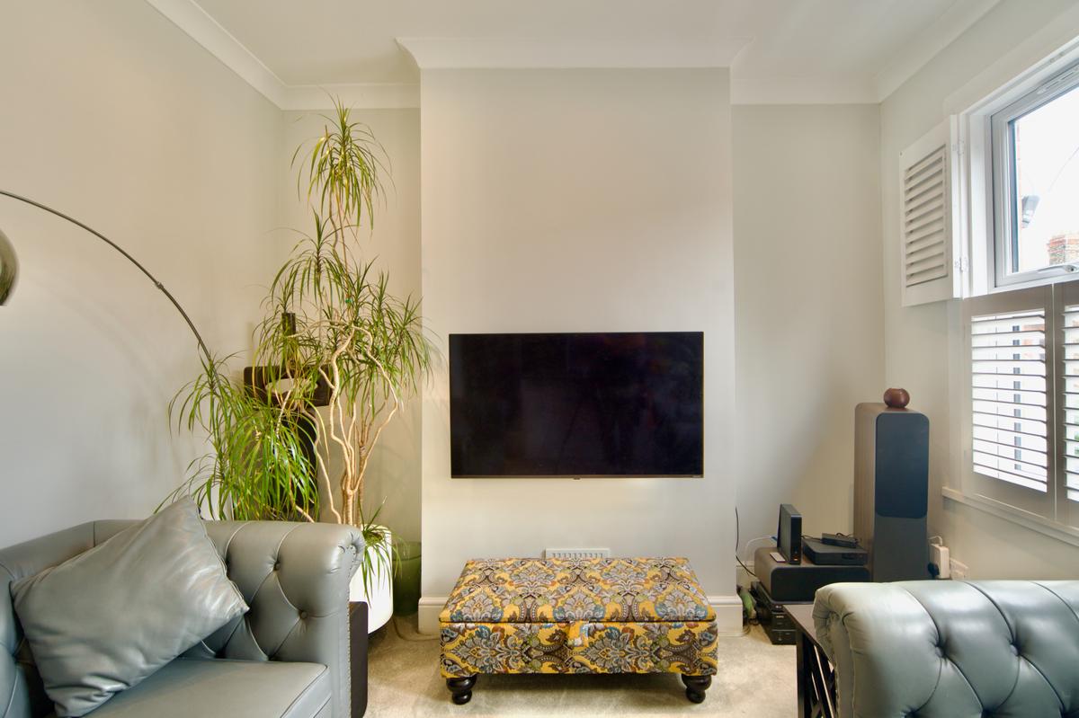 Lounge - Kettlebaston Road Warner Flat