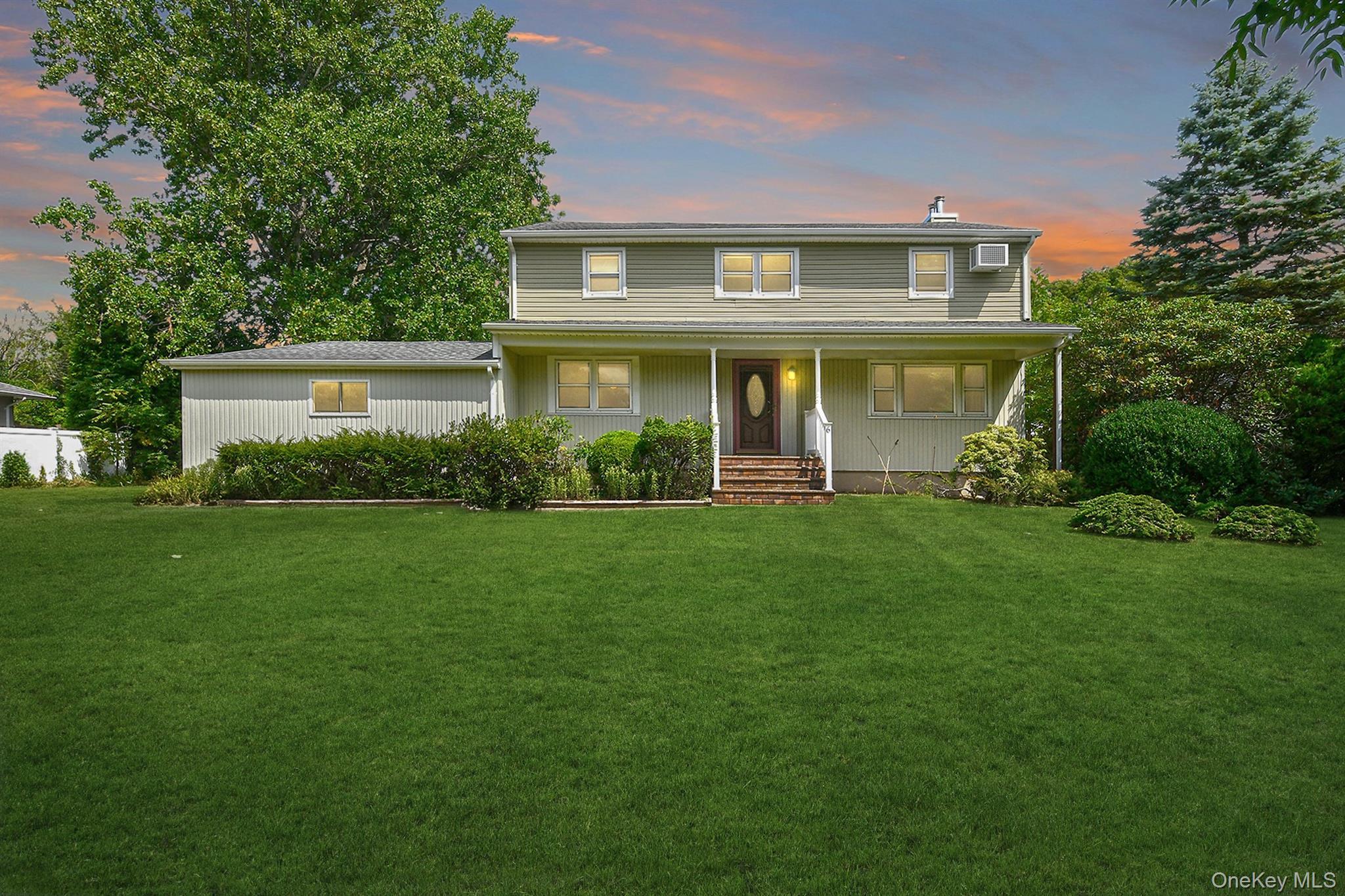4 Bedroom Colonial in Harborfields SD!
