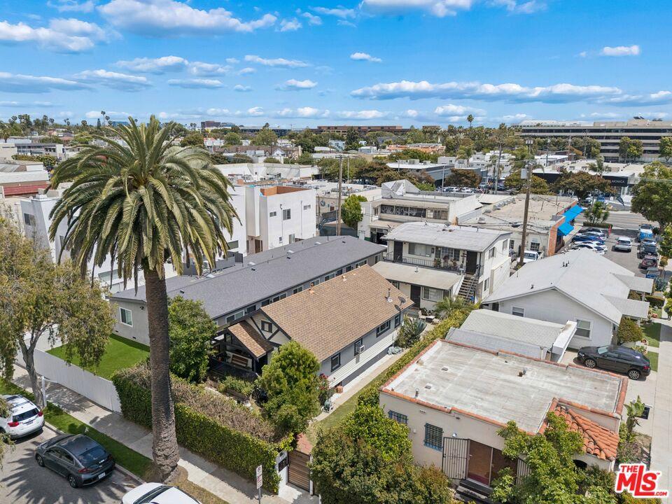 2440 Chelsea_House and Triplex