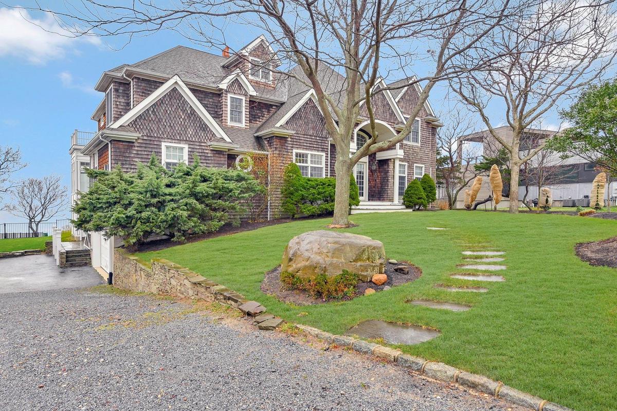 View of front of house with a front yard