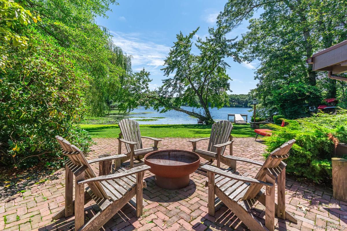 THE LAKE HOUSE
