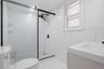 Full bathroom in 1st floor