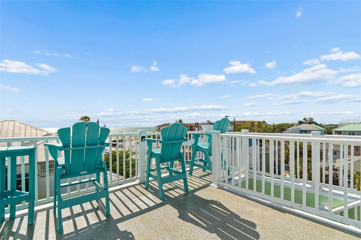 Roof top Deck Gulf views