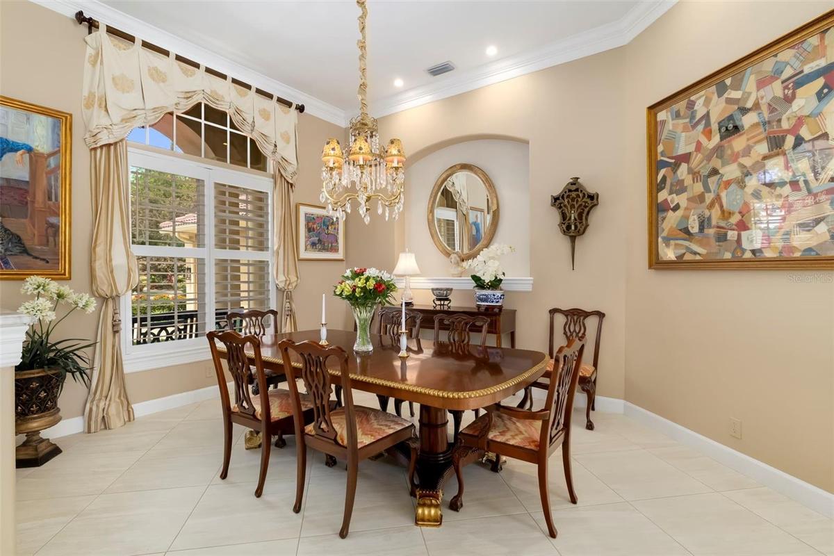 Dining room with lighted niche