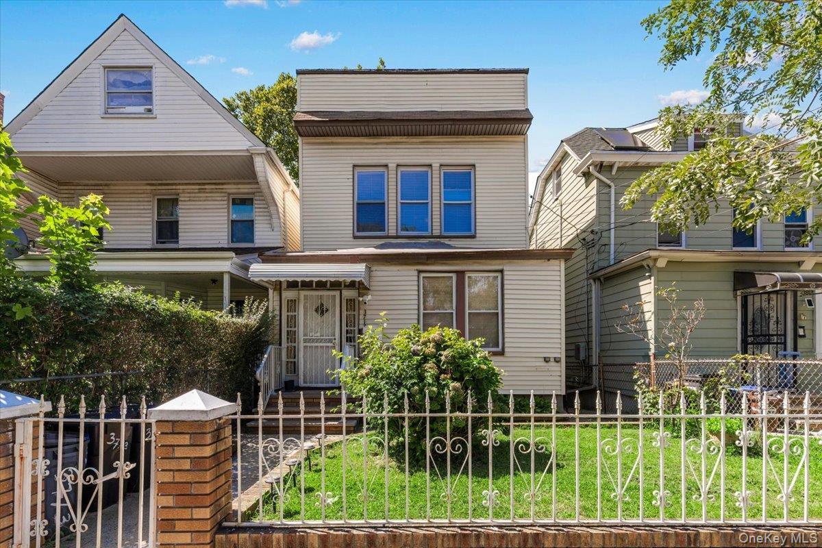 Welcome home to 3713 Willet Ave.
