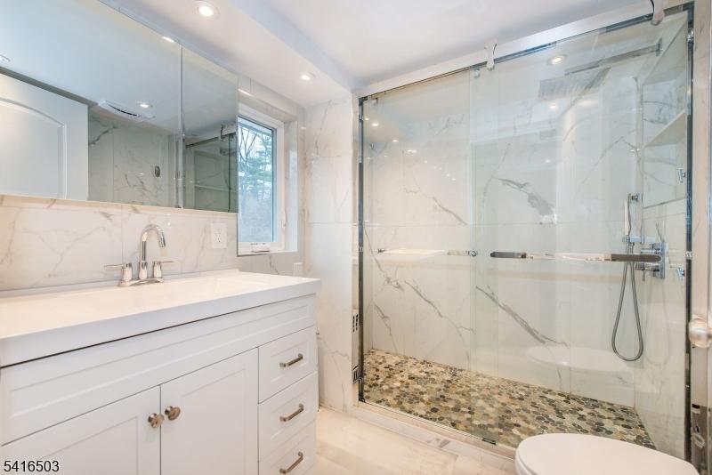 Bathroom first floor