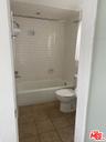 6640 1l2 Bathroom