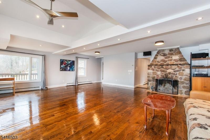 Living Room/ Fireplace