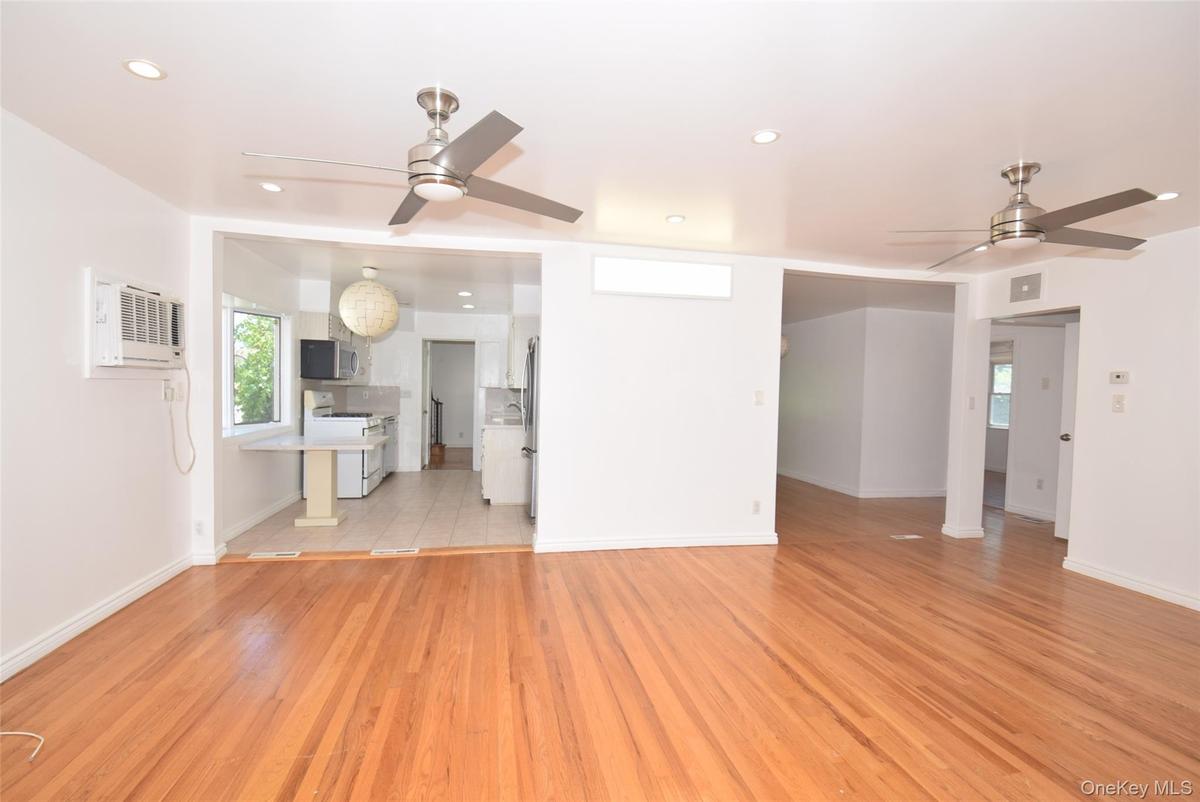 Livng Room/Kitchen View
