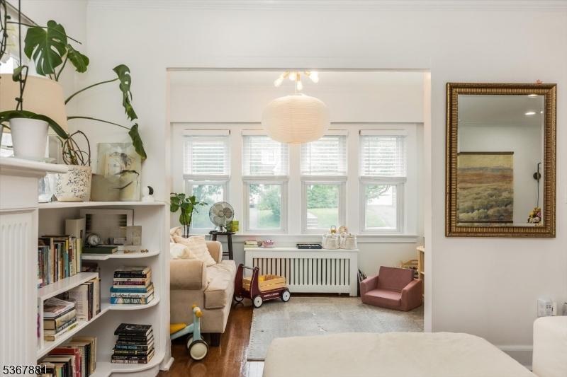 Living Room / Maplewood Room