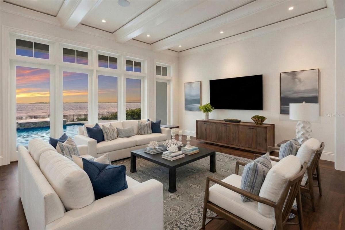 Living Room VS