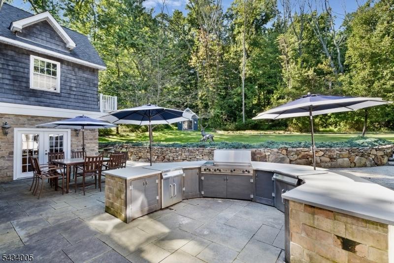 OUTDOOR KITCHEN