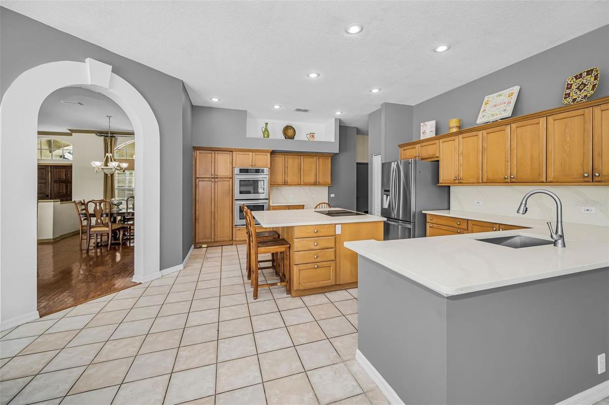 Kitchen w/new Quartz countertops