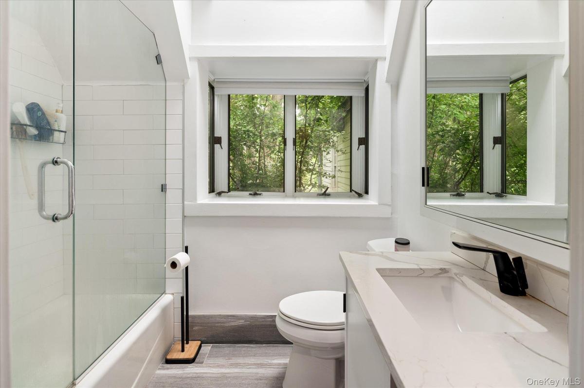 Cottage Full Bath