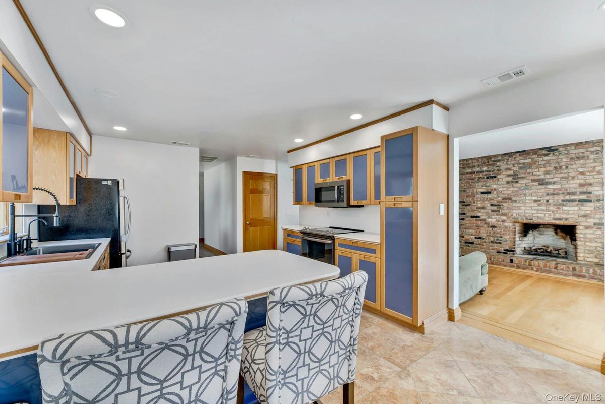 Kitchen with Breakfast Bar Area and View into Family Room