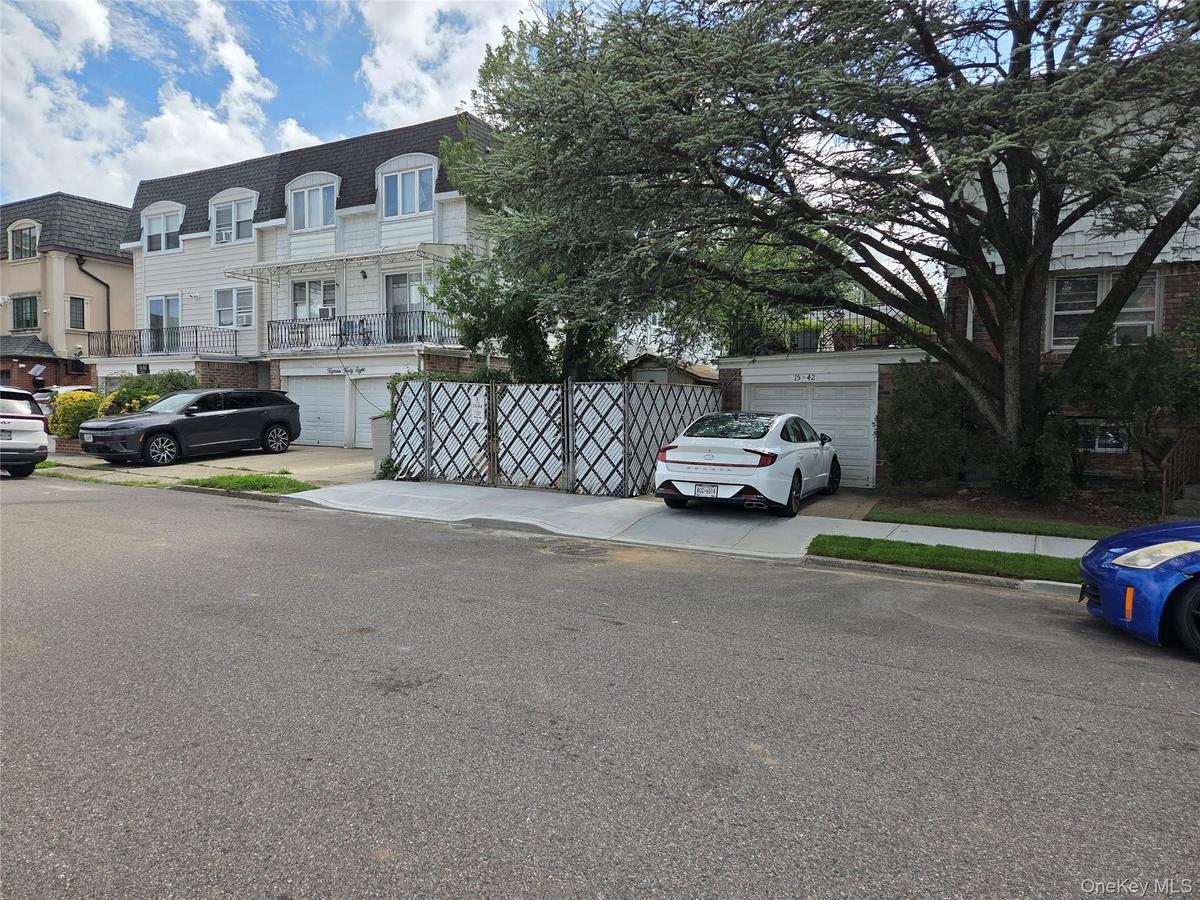 THE PRESTIGE “AMBASADOR” ALL UNIQUE FEW CORNER UNITS IN BAY TERRACE. ALMOST FULL DETOUCH. HOME WITH INCOME & PRIVACY.